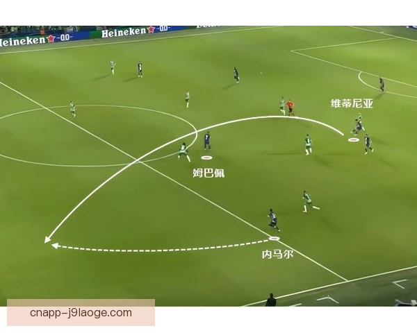 赫罗纳演练反越位前插，精准跑位屡次撕开防线